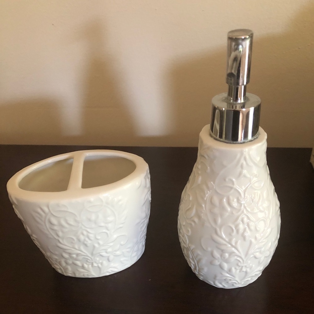 Lenox Soap Dispenser and Toothbrush Holder